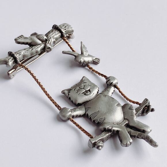 VTG Signed JJ Brooch Cat On Swing Pewter with Birds Figural 80s 90s Pin - Picture 3 of 10